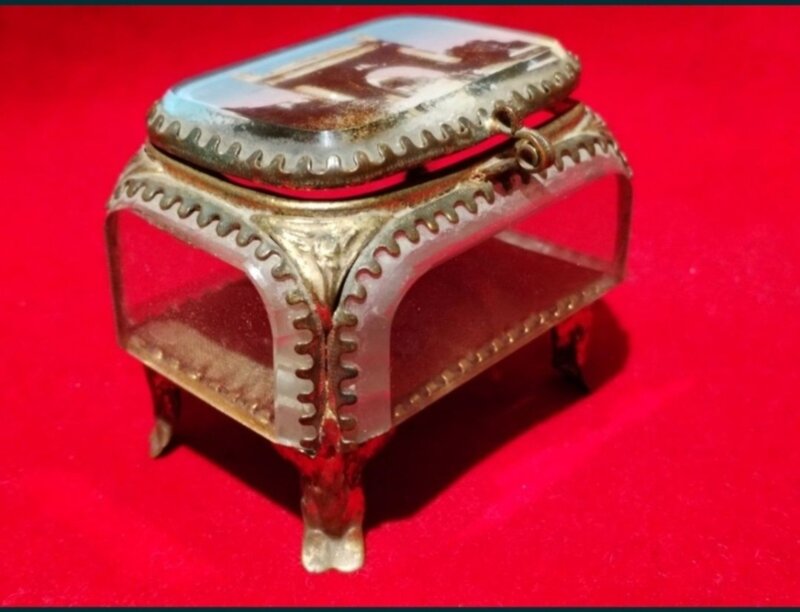 Caseta de bijuterii Belle Epoque, anii 1890-1900